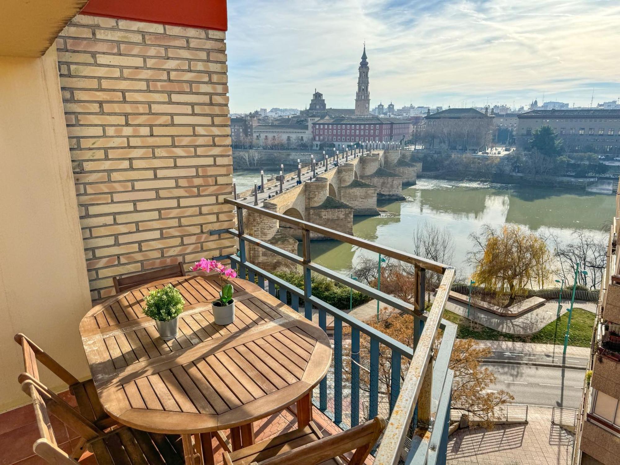 El Puente Del Pilar Comotucasa Saragossa Exterior foto