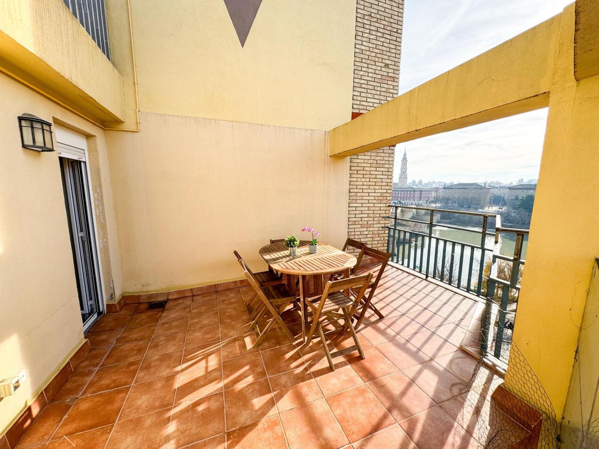 El Puente Del Pilar Comotucasa Saragossa Exterior foto