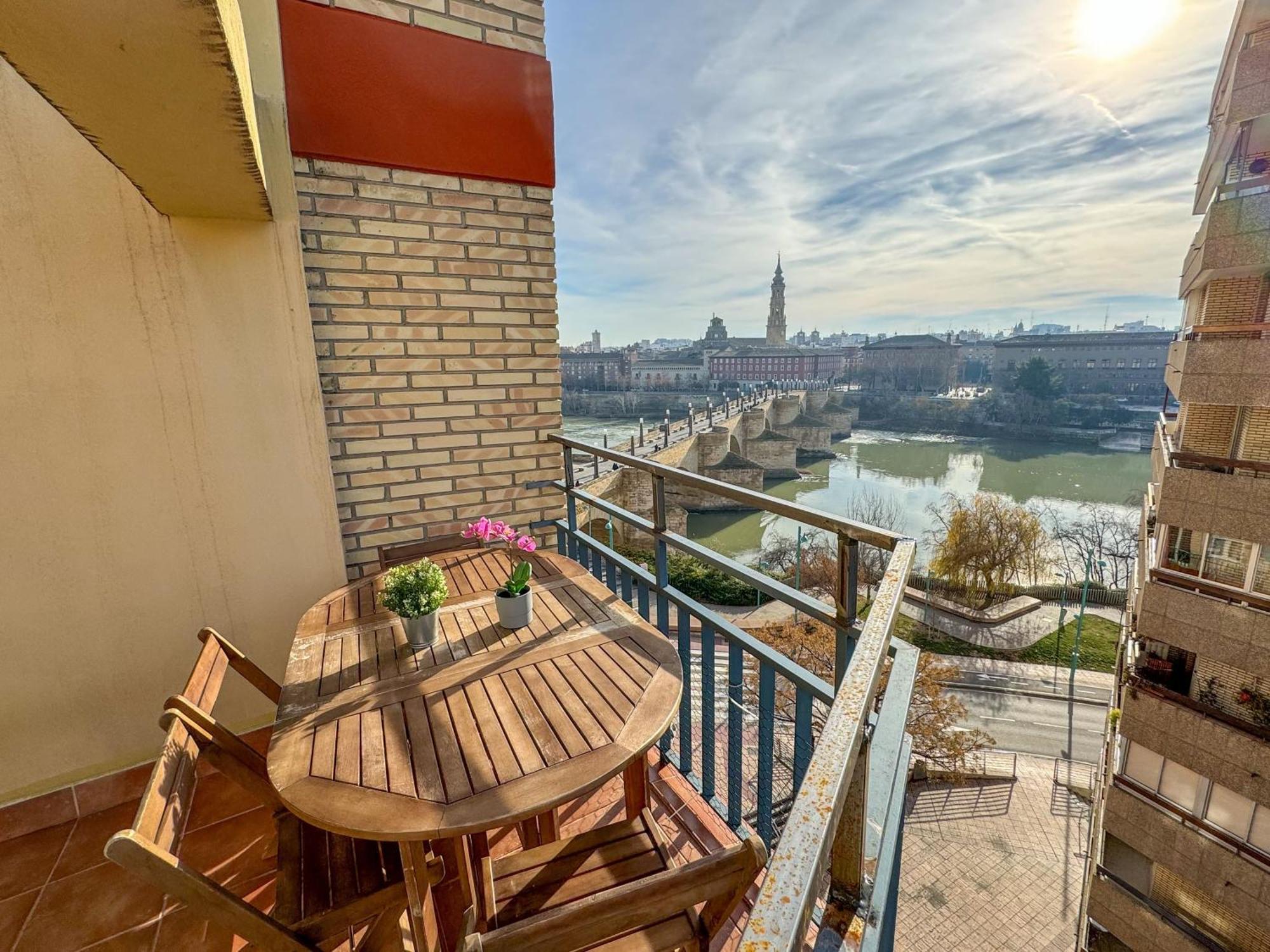El Puente Del Pilar Comotucasa Saragossa Exterior foto