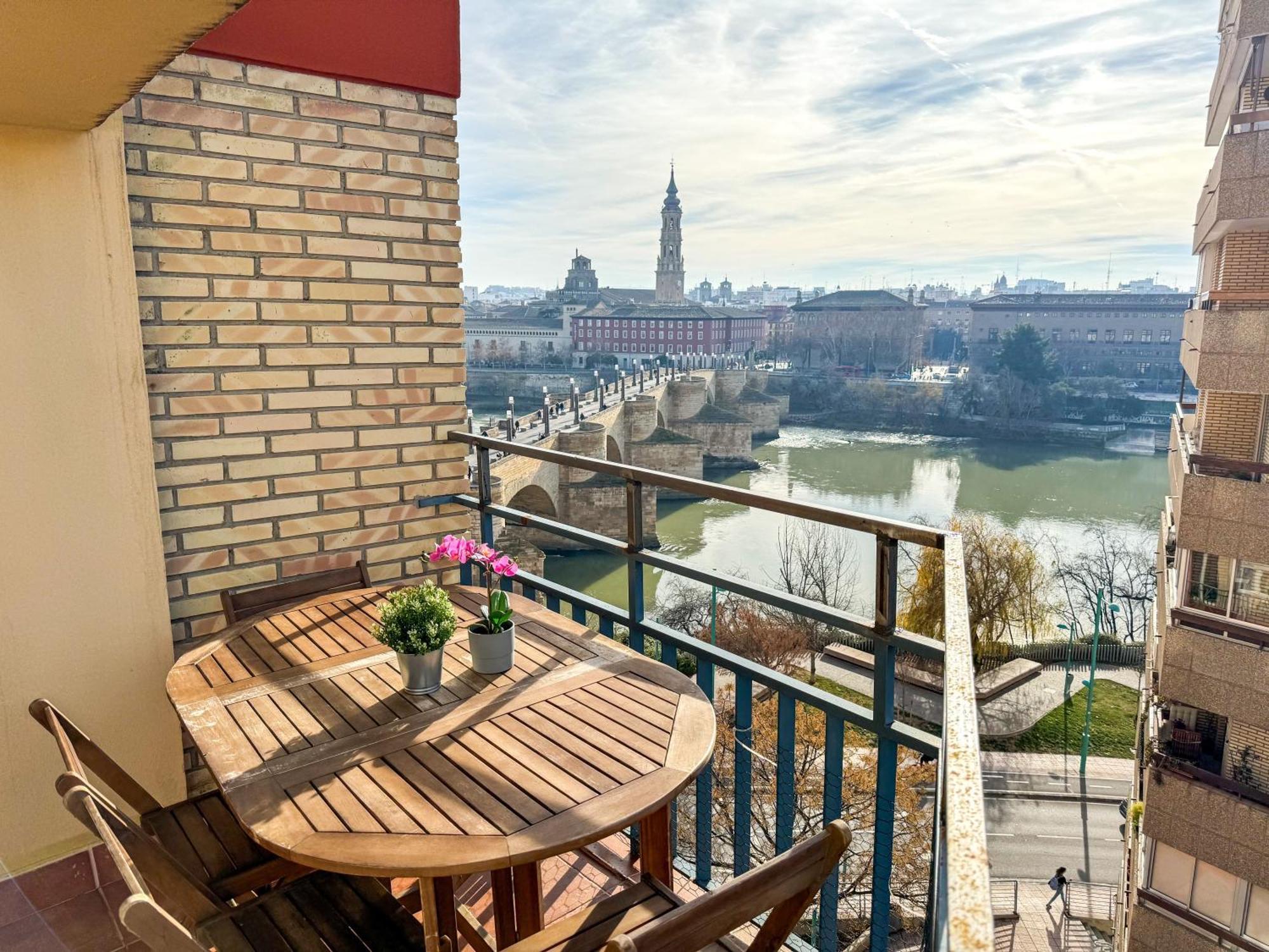 El Puente Del Pilar Comotucasa Saragossa Exterior foto