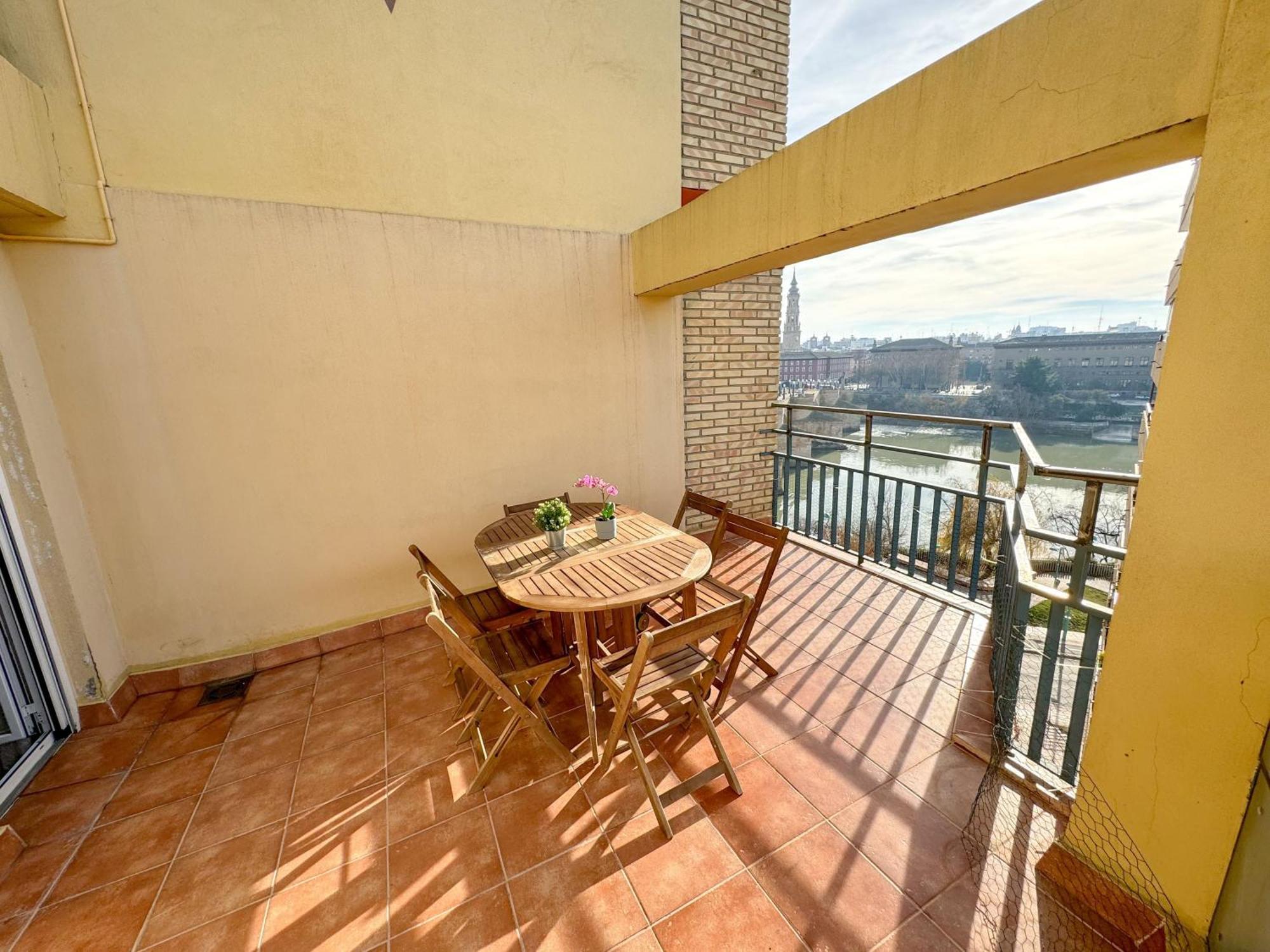 El Puente Del Pilar Comotucasa Saragossa Exterior foto