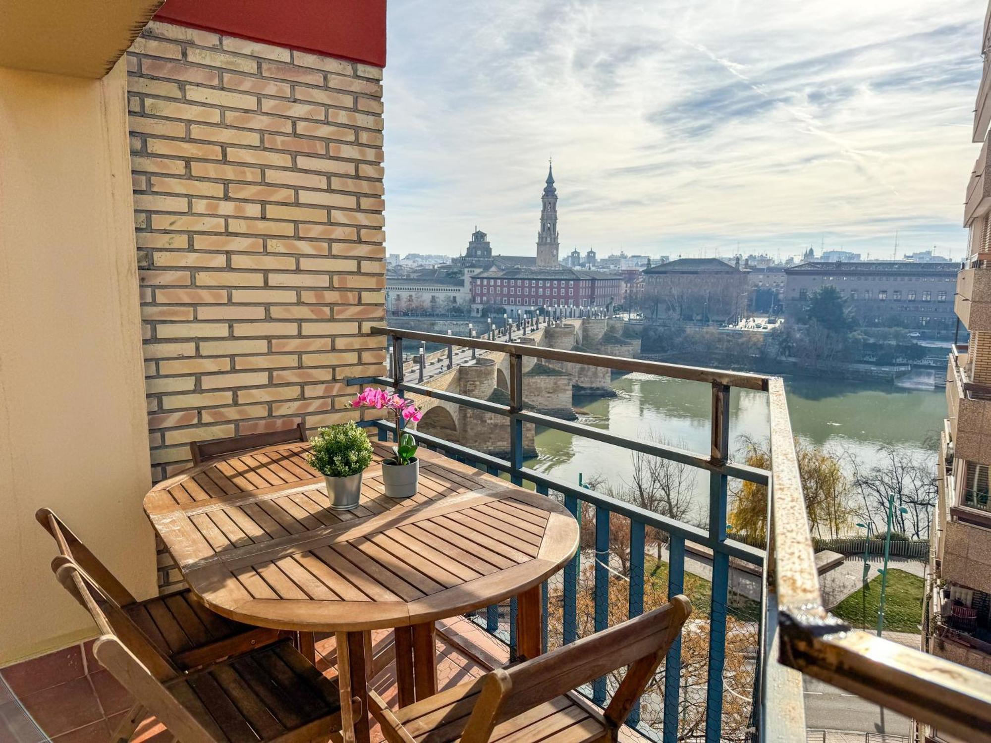 El Puente Del Pilar Comotucasa Saragossa Exterior foto
